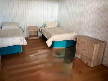 SE ARRIENDA AMPLIA CASA AMOBLADA 8 DORMITORIOS Y 4 BAÑOS