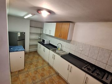 SE ARRIENDA AMPLIA CASA AMOBLADA 8 DORMITORIOS Y 4 BAÑOS