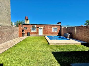 SE VENDE CASA PATIO/PILETA Y QUINCHO EN PRADERA II