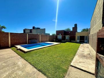 SE VENDE CASA PATIO/PILETA Y QUINCHO EN PRADERA II