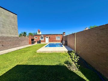SE VENDE CASA PATIO/PILETA Y QUINCHO EN PRADERA II