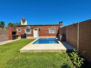SE VENDE CASA PATIO/PILETA Y QUINCHO EN PRADERA II
