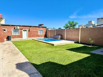 SE VENDE CASA PATIO/PILETA Y QUINCHO EN PRADERA II