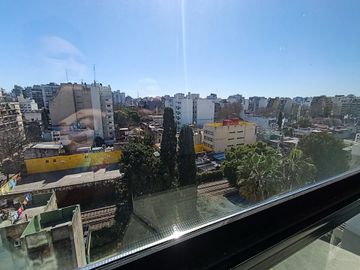 departamento en alquiler dos amb. c. balcon Flores