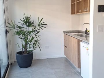 departamento en alquiler dos amb. c. balcon Flores