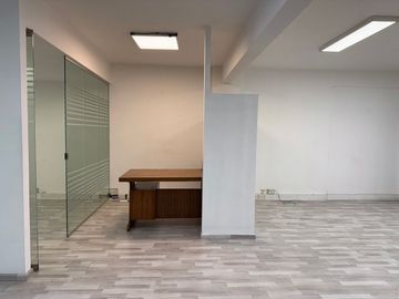ALQUILER OFICINA LISTA PARA ENTRAR CON COCHERA