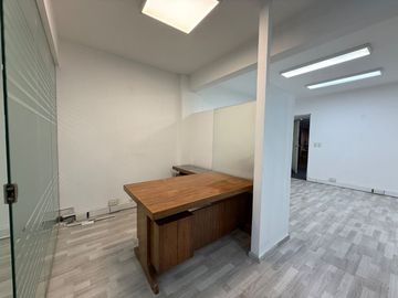 ALQUILER OFICINA LISTA PARA ENTRAR CON COCHERA