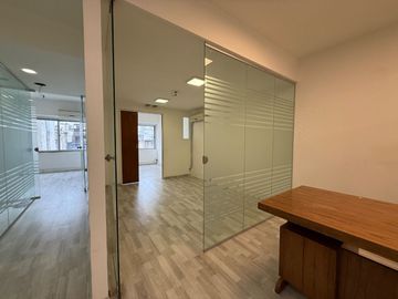ALQUILER OFICINA LISTA PARA ENTRAR CON COCHERA