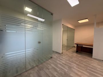 ALQUILER OFICINA LISTA PARA ENTRAR CON COCHERA