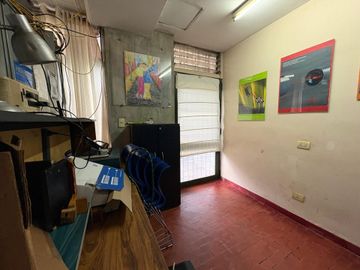 Venta  Local / Oficina comercial en Villa Urquiza.