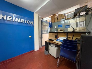 Venta  Local / Oficina comercial en Villa Urquiza.