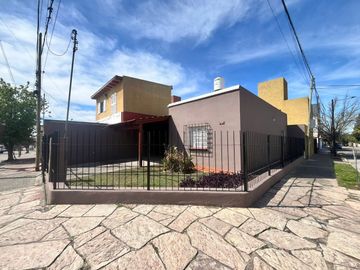 VENTA CASA ESQUINA EN COMANDANTE ESPORA