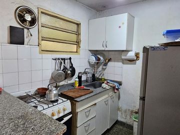 GALPÓN EN VENTA CON DEPTO DE 2 AMB LANUS