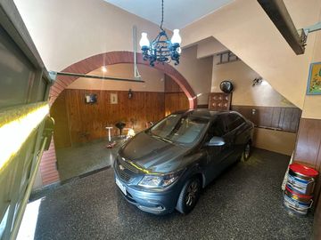 VENTA CASA MULTIFAMILIAR EN FLORES GARAGE TERRAZA