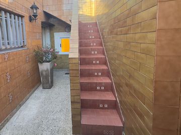 VENTA CASA MULTIFAMILIAR EN FLORES GARAGE TERRAZA