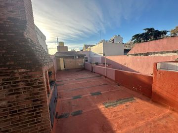 VENTA CASA MULTIFAMILIAR EN FLORES GARAGE TERRAZA