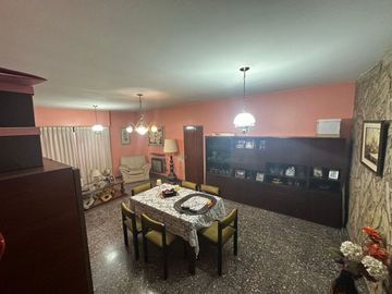 VENTA CASA MULTIFAMILIAR EN FLORES GARAGE TERRAZA