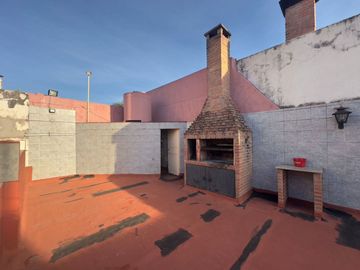 VENTA CASA MULTIFAMILIAR EN FLORES GARAGE TERRAZA
