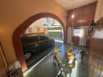 VENTA CASA MULTIFAMILIAR EN FLORES GARAGE TERRAZA