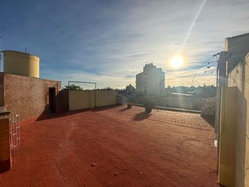 VENTA CASA MULTIFAMILIAR EN FLORES GARAGE TERRAZA