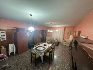 VENTA CASA MULTIFAMILIAR EN FLORES GARAGE TERRAZA
