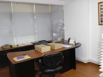 OFICINA EN VENTA EN BELGRANO, 2 COCHERAS-PERMUTA