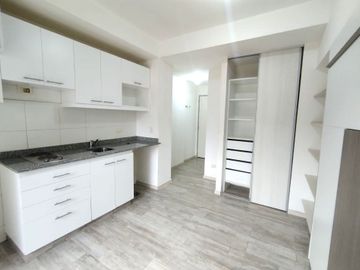 ALQ. MONOAMB. CON BALCON BAULERA SUM Y PARRILLA