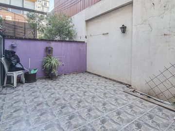 Venta Ph de 5 amb. con patio y cochera en Olivos