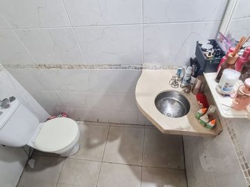 Venta Ph de 5 amb. con patio y cochera en Olivos
