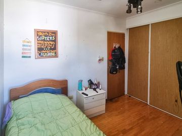 Venta Ph de 5 amb. con patio y cochera en Olivos