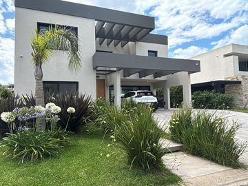 ALQUILER  CASA A ESTRENAR EN LAGOON PILAR