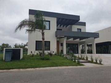 ALQUILER  CASA A ESTRENAR EN LAGOON PILAR