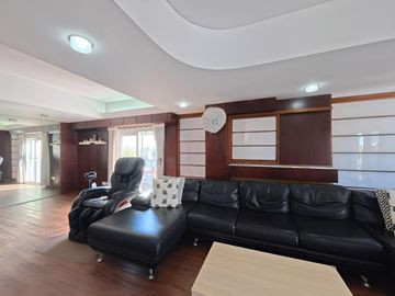 VENTA DEPTO 6 AMB DUPLEX SEMIPISO C/COCH EN FLORES