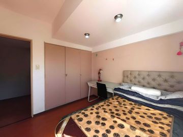 VENTA DEPTO 6 AMB DUPLEX SEMIPISO C/COCH EN FLORES