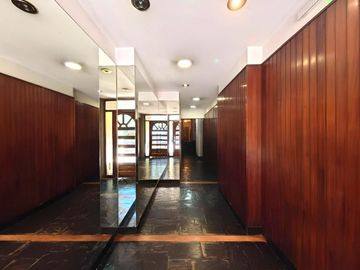 VENTA DEPTO 6 AMB DUPLEX SEMIPISO C/COCH EN FLORES