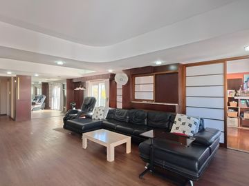 VENTA DEPTO 6 AMB DUPLEX SEMIPISO C/COCH EN FLORES