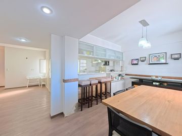 VENTA DEPTO 6 AMB DUPLEX SEMIPISO C/COCH EN FLORES