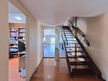 VENTA DEPTO 6 AMB DUPLEX SEMIPISO C/COCH EN FLORES