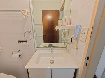 VENTA DEPTO 6 AMB DUPLEX SEMIPISO C/COCH EN FLORES