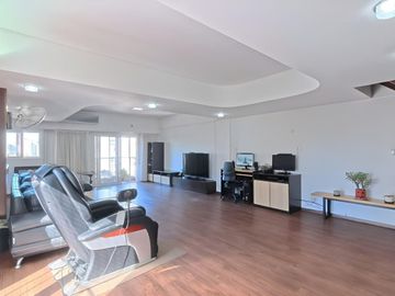 VENTA DEPTO 6 AMB DUPLEX SEMIPISO C/COCH EN FLORES