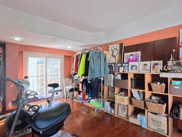VENTA DEPTO 6 AMB DUPLEX SEMIPISO C/COCH EN FLORES