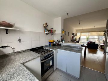 3 AMBIENTES CON COCHERA/ BAULERA PATIO Y BALCON