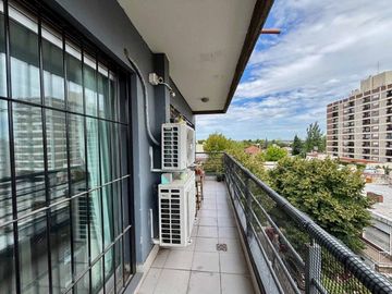 3 AMBIENTES CON COCHERA/ BAULERA PATIO Y BALCON