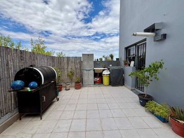 3 AMBIENTES CON COCHERA/ BAULERA PATIO Y BALCON