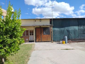 Galpón con Departamento a la venta