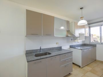 DEPARTAMENTO VENTA 2 DORMITORIOS, COCHERA ADROGUE