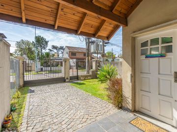 TRIPLEX EN VENTA EN ADROGUE JARDIN Y QUINCHO