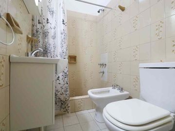 VENTA PH 4 AMB CASEROS CON COCHERA-PATIO-QUINCHO
