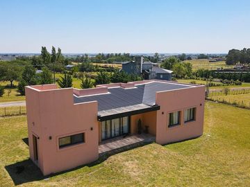 Moderna Casa Quinta en Valle Sereno. NUEVO VALOR!