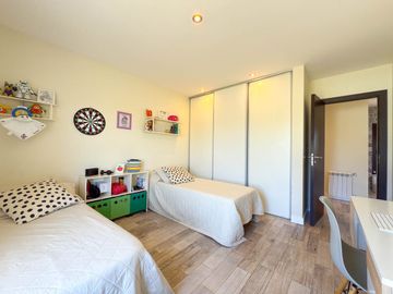 Moderna Casa Quinta en Valle Sereno. NUEVO VALOR!